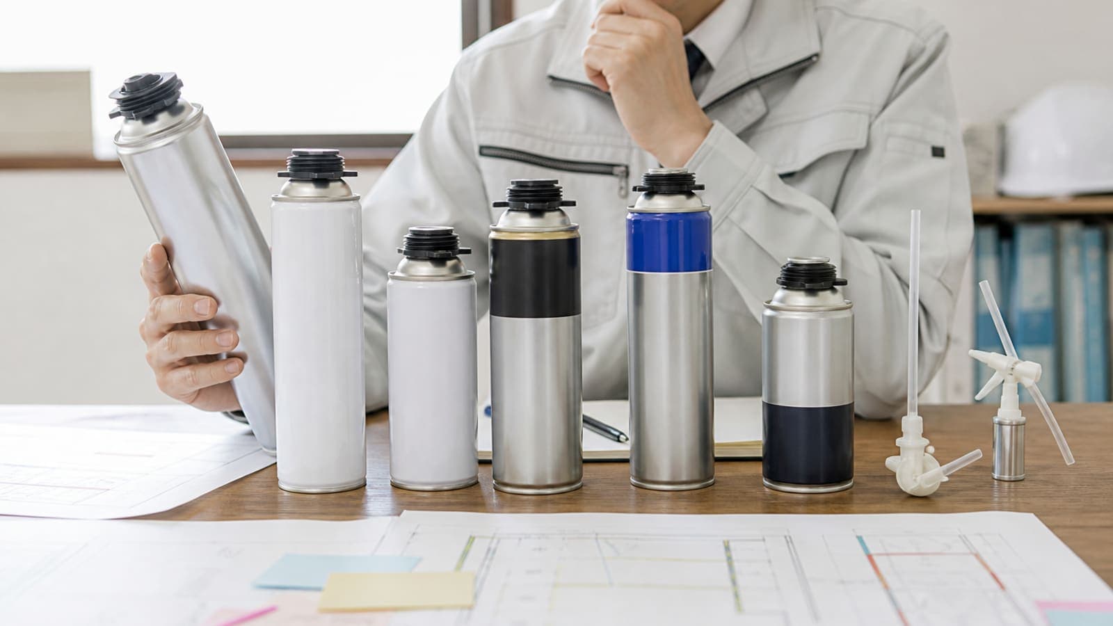 複数の発泡ウレタン製品を比較して選定するイメージ